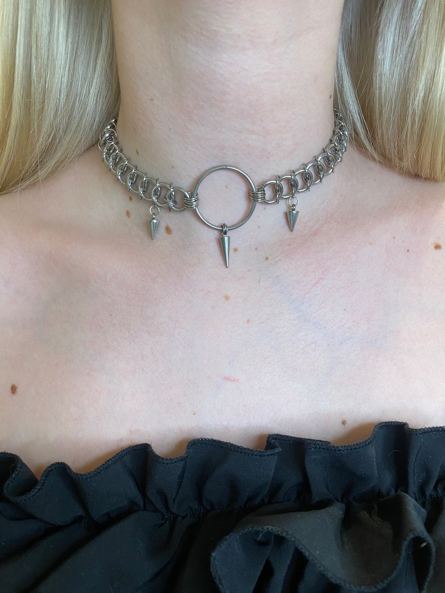 Lady goth