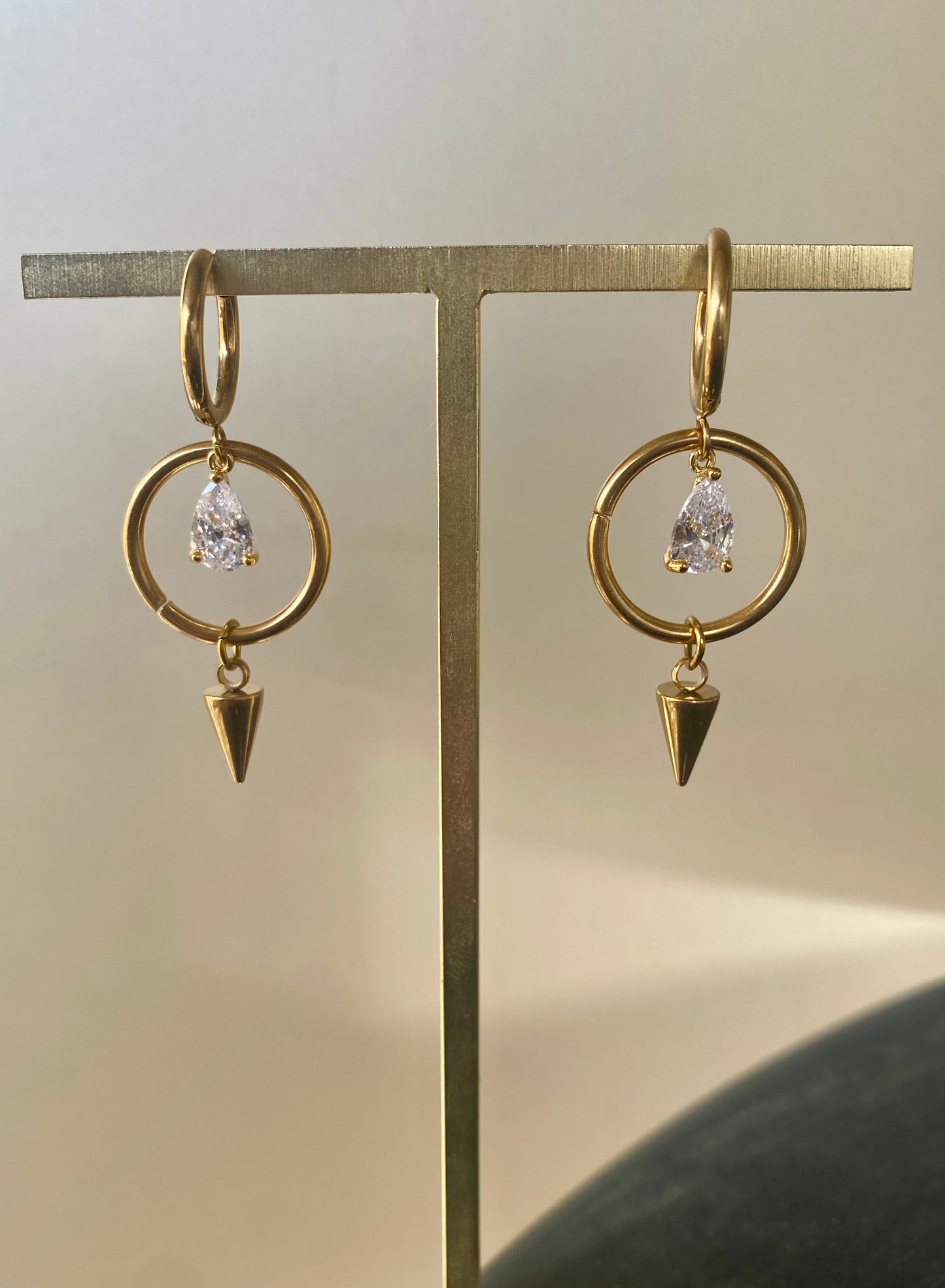 Gold spike